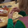 Dedican un espacio público a las personas que trabajan la artesanía de la palma blanca
