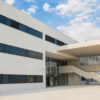 El IES Vicente Verdú suspende las clases este jueves por el desprendimiento de placas solares