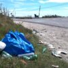 Santa Pola. Grupos ecologistas denuncian vertidos de residuos en la N-332 a su paso por las Salinas