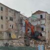 Comienza el derribo del bloque 11 del barrio de San Antón