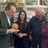 El oftalmólogo, Fernando Soler, recibe la distinción como Costrero de Honor 2025