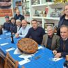 El presidente de KapitalClubInvest con la Asociación de Amigos del Arroz con Costra