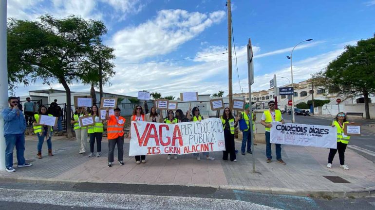 Santa Pola. La Asamblea de Docentes del IES Gran Alacant suspende salidas, actividades extraescolares, graduaciones, orlas de fin de curso…