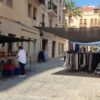 Último día de venta de los dos puestos del mercadillo que hay en la calle Uberna